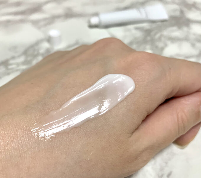 アルティモイストクリームを伸ばした様子